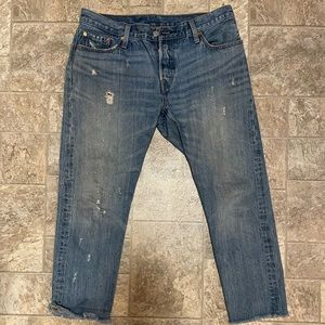 Boyfriend cropped Levi’s jeans